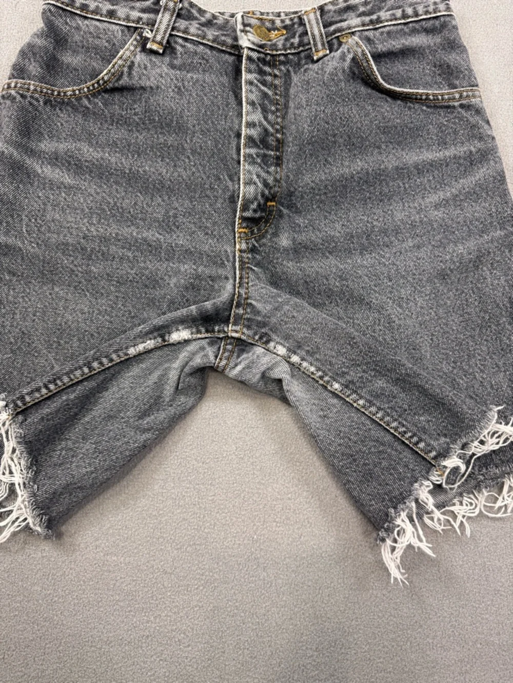 VINTAGE 90’s Lee M.R. Black Wash High Waisted Long Jeans Shorts, Frayed Hem, 26